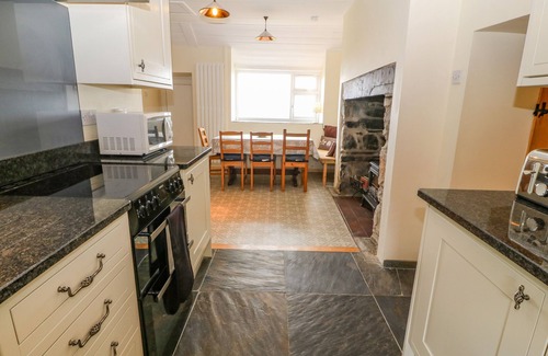 Caernarfon Cabaña | BRYN DERWEN, family friendly, with open fire in Penygroes
