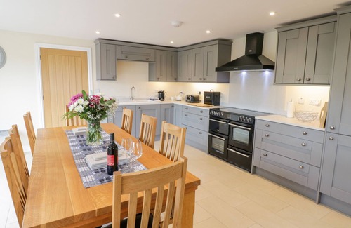 Corwen Cabaña | BRYN MAWNDY, family friendly, country holiday cottage in Corwen