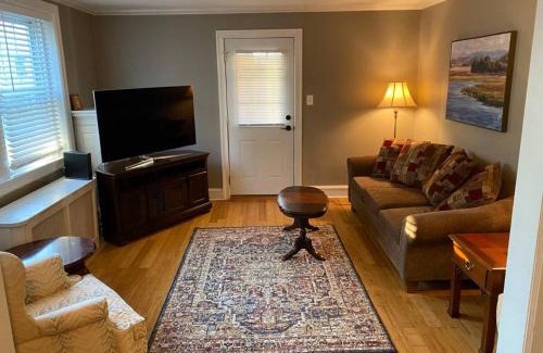 Bryn Mawr Apartamento | Bryn Mawr Spacious Grnd Floor Apt Free Parking