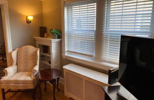 Bryn Mawr Apartamento | Bryn Mawr Spacious Grnd Floor Apt Free Parking