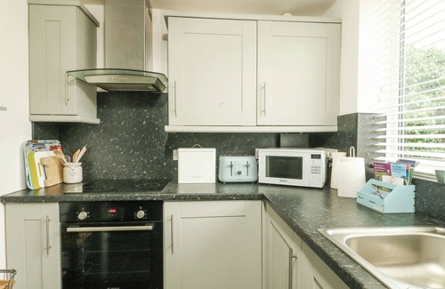 Moelfre Cabaña | BRYN TIRION, pet friendly, country holiday cottage in Moelfre