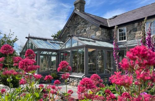 Dinas Casa | Bryncynan Fawr Farmhouse