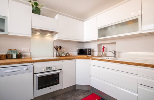 Beaune City Centre Apartamento | Beaune Rousseau-Apartamento-Baño privado con bañera-Terraza