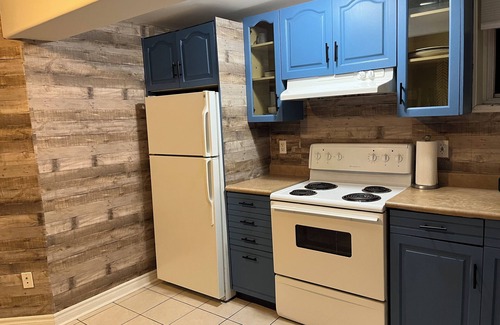 Dufferin Grove Casa | BSMT APT in Dufferin Grove 2 Mins to Subway