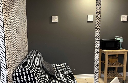 Dufferin Grove Casa | BSMT APT in Dufferin Grove 2 Mins to Subway