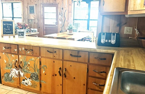 Highlands Cabina | Buck Creek Cabin - between Highlands and Franklin NC