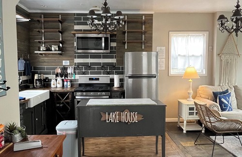 Millersport Cabaña | Buckeye Lake Canal Cottage <Fishing Dock & Kayaks>