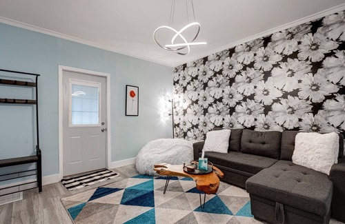 Bucktown Condominio | Bucktown Beauty! Pet friendly and (Secret) Space for the Whole Group by RedAwning