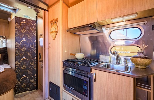 Valle Casa | Buddy Airstream with Private Hot Tub (Unit A) - Airstream Bambi Flying Cloud 2019 & Avion Travel Trailer Airstream