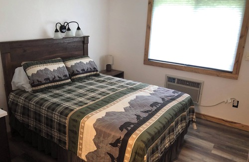 Deadwood Hotel | Budget Friendly Room 109 - Pet Friendly