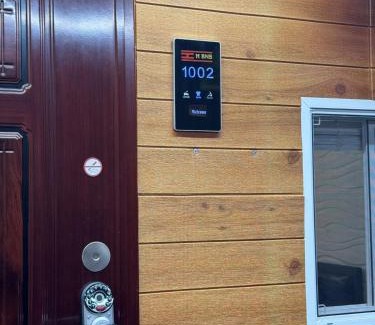 South Loop Hotel | Budget-Friendly Stay and Free Coffee Downtown