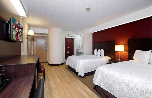 Palm Coast Hotel | Budget-Friendly Suites Close to Florida Agricultural Museum w/ Pool & Hot Tub!