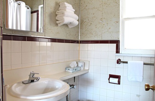 Sault Ste. Marie Hotel | Budget Host Crestview Inn