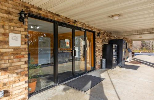 Orlinda Hotel | Budget Host Inn by Hotel O Portland near I-65