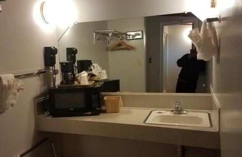 Raton Hotel | Budget Host Melody Lane