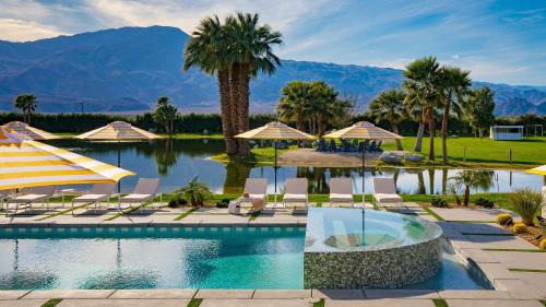 Palm Springs Villa | Buena Vista by AvantStay Massive Outdoor Oasis w Pool Spa Firepit