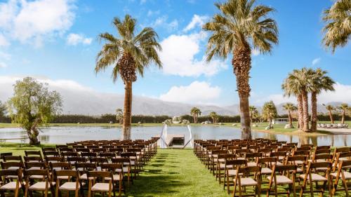 Palm Springs Villa | Buena Vista by AvantStay Massive Outdoor Oasis w Pool Spa Firepit