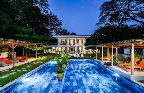 Potrero Apartamento | Buendía Lux Mango Suite Stylish Retreat with Pool Near Beach