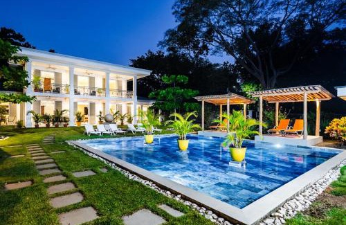 Potrero Apartamento | Buendía Lux Mango Suite Stylish Retreat with Pool Near Beach