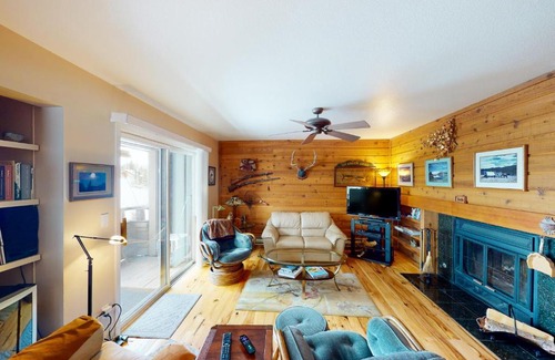 Elkhorn Village Apartamento | Buffalo Charmer