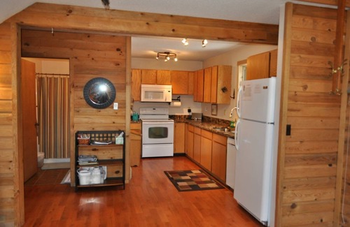 Lead Cabina | Buffalo Loft – Hot tub, wraparound deck & cozy Black Hills getaway!