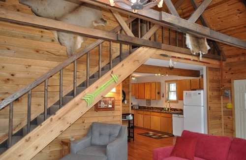 Lead Cabina | Buffalo Loft – Hot tub, wraparound deck & cozy Black Hills getaway!