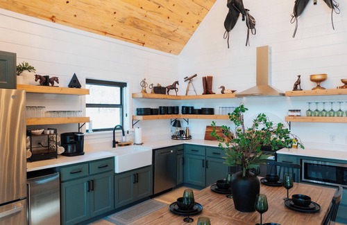 Hochatown Cabina | Build-Your-Own Mini Golf, Pool, Sauna, Games Galore - The Bitmore
