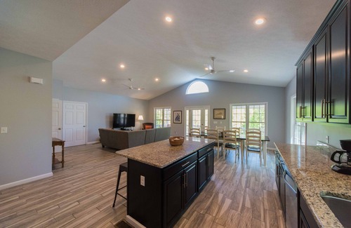 Grand Rivers Casa | 4ta noche gratis - 4 BR / 3 BA Lakeview en Grand Rivers - La única ciudad en ambos lagos