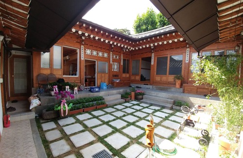 Samcheong-dong Casa | Bukchon Sosunjae