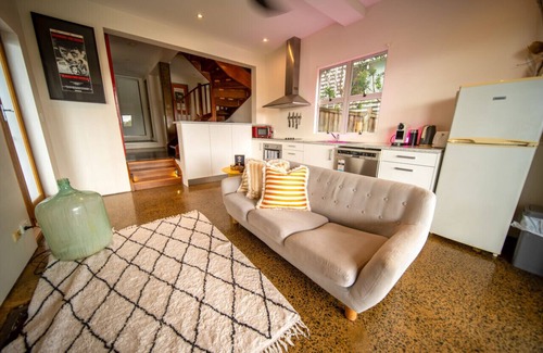 Bulimba Apartamento | Bulimba Guest House close to transport and Oxford st