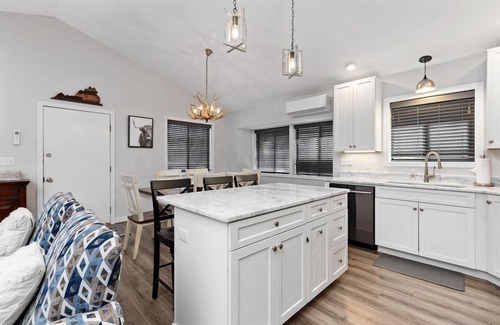 Nellysford Casa | Bull City Bungalow with Wintergreen Advantage