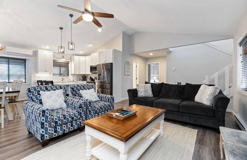 Nellysford Casa | Bull City Bungalow with Wintergreen Advantage