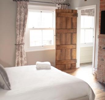 Alton Casa | Bulls Head Inn Rooms