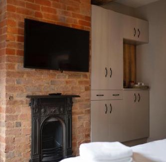 Alton Casa | Bulls Head Inn Rooms