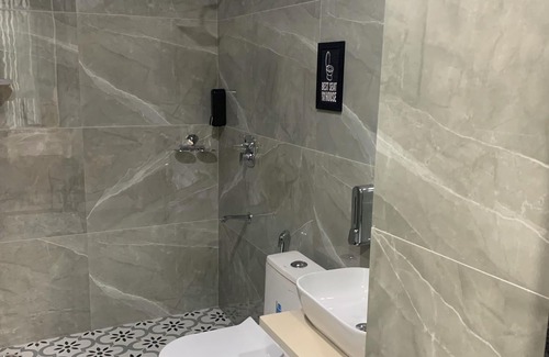 Jaipur Apartamento | Bumblebee 4 individual bedroom apartment in enchanting Jaipur with WiFi, AC