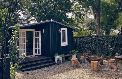 Bundanoon Casa | Bundanoon Garden Retreat, Stay at the bottom of the garden in Bundanoon.