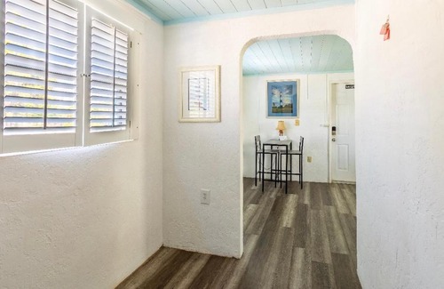 Englewood Apartamento | Bungalow 1 minute from the beach suite #2