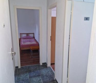 Crawinkel Apartamento | Bungalow 2 - 4-Raum-Wohnung mit Küche und 2 WC Duschen in Ohrdruf-Crawinkel