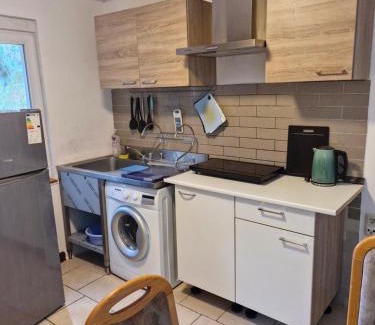 Crawinkel Apartamento | Bungalow 2 - 4-Raum-Wohnung mit Küche und 2 WC Duschen in Ohrdruf-Crawinkel