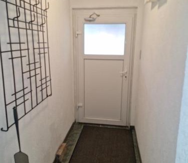 Crawinkel Apartamento | Bungalow 2 - 4-Raum-Wohnung mit Küche und 2 WC Duschen in Ohrdruf-Crawinkel