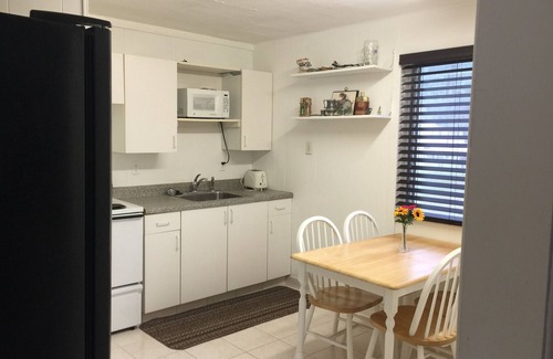 Port Richey Casa | Bungalow al otro lado de la calle del río Pithlachascotee