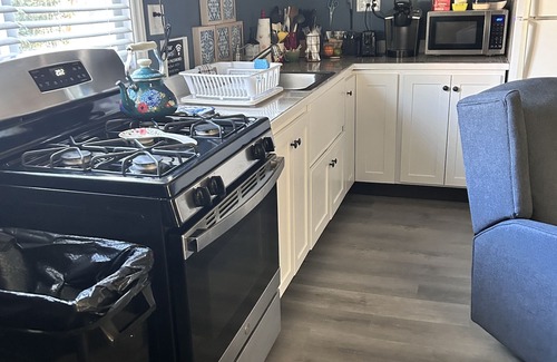 Lake Waccamaw Casa | Bungalow at the Lake - enjoy lake life within driving distance of the beach!