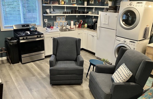 Lake Waccamaw Casa | Bungalow at the Lake - enjoy lake life within driving distance of the beach!