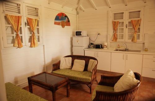 Sainte-Anne Casa | BUNGALOW BASSIN TROUVE