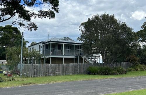 Shoalhaven Heads Casa | Bungalow by the River