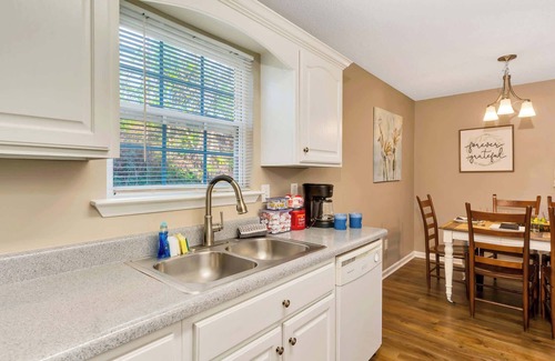 Chattanooga Cabina | Bungalow Charmer with private Hot Tub!
