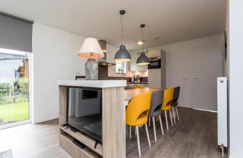Roggel Villa | Bungalow in Limburg with Gourmet Kitchen