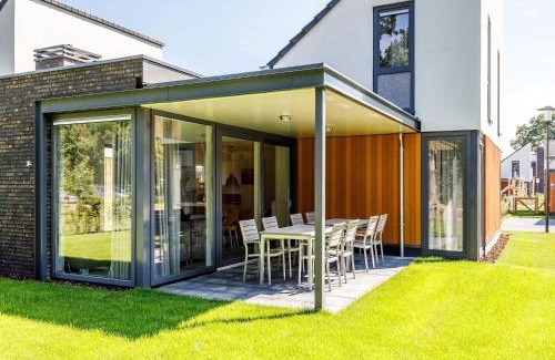 Roggel Villa | Bungalow in Limburg with Gourmet Kitchen