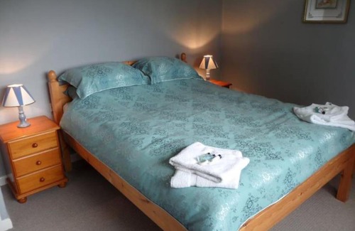 Trowbridge Casa | Bungalow in lovely setting.Ten minutes to Longleat