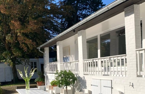 Traar Casa | Bungalow on the lake with private jetty, whirlpool & fireplace